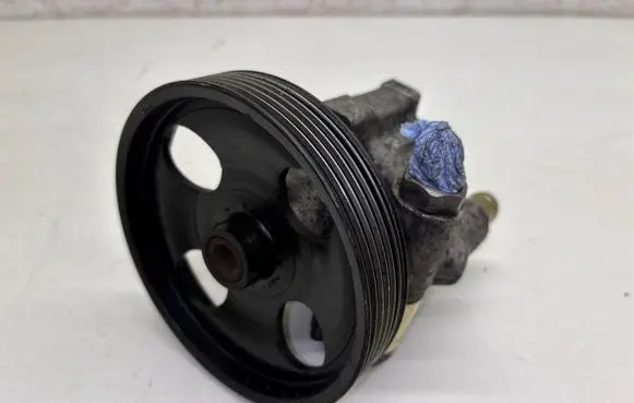 Volvo S40, V40 Power steering pump 26054891