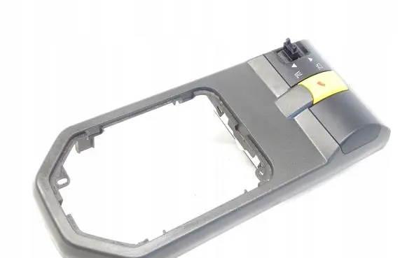 Land Rover Discovery 3 - LR3 Tailgate/trunk/boot open switch YUD500690