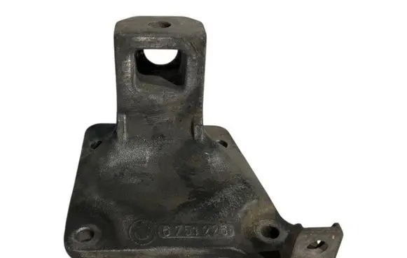 BMW 5 E39 Engine mounting bracket 6751226