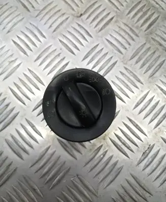 Volkswagen Touareg I Light switch