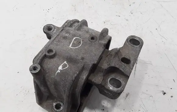 Volkswagen PASSAT B6 Engine mount bracket 1KO199262