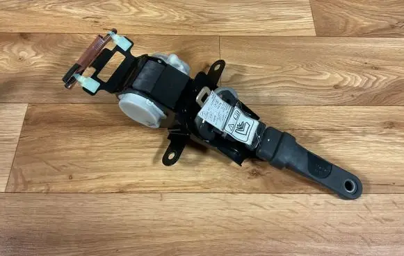 Honda FR-V Third row seat belt 6090768 609204800B 22007