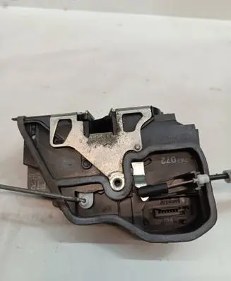 BMW 5 E60 E61 Front door lock 7167072