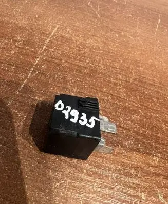 Mercedes-Benz E W210 Other relay A0025421319 D2935