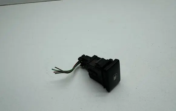 Toyota Avensis T270 Fuel tank opening switch 15D124