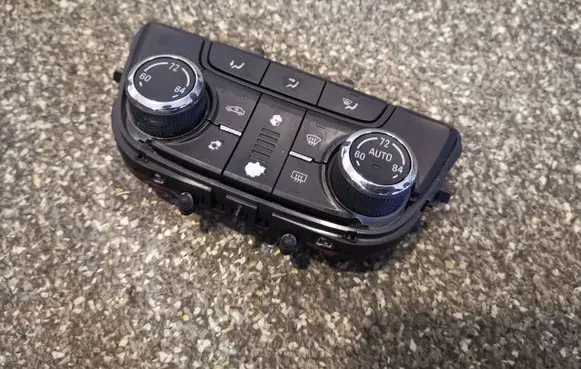 Buick Encore I Climate control unit 39082905