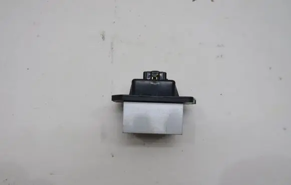 Suzuki Swift II Heater blower motor/fan resistor KRIS235789