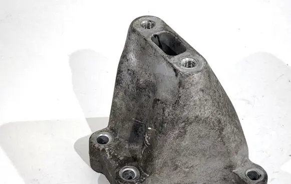 Chrysler 300 - 300C Engine mounting bracket 04578181AA