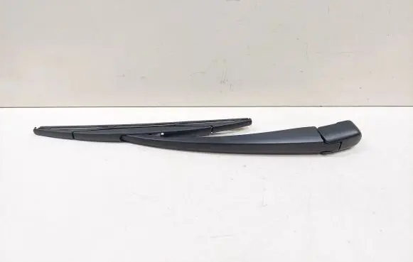 Rear wiper blade arm