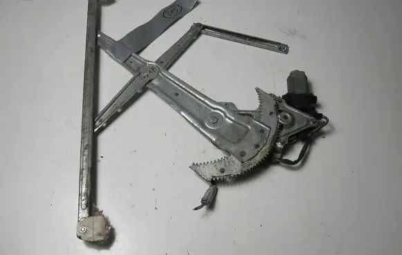 Honda CR-V Front door window regulator with motor