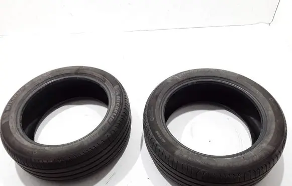 Volvo XC40 R19 summer tire 23550R19