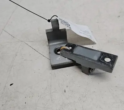 BMW 5 E60 E61 Front door upper hinge 7068074
