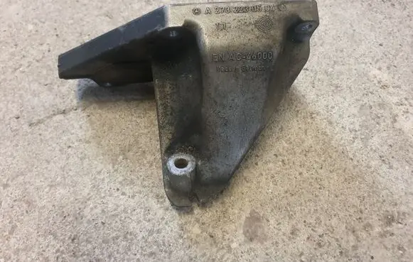 Mercedes-Benz S W221 Engine mounting bracket A2732230504 ENAC46000