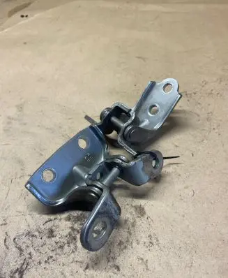 Rear door hinge set