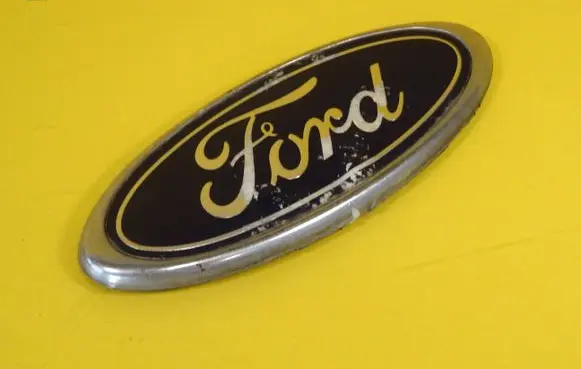 Manufacturer badge logo/emblem