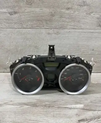Renault Megane II Speedometer (instrument cluster) 8200720315 4KCE003733 35110419