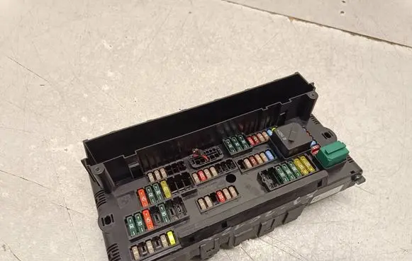 BMW X3 F25 Fuse module 217033444 050712 9259467
