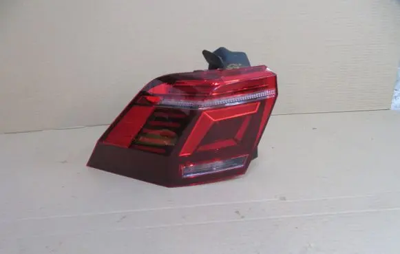 Volkswagen Tiguan Rear/tail lights 5NA945207J