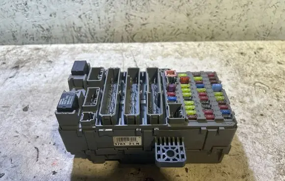 Honda Civic Fuse module 37832LN 2LN087AJ 060115