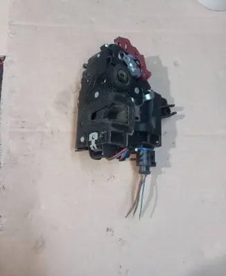 Skoda Fabia Mk2 (5J) Rear door lock 6Y0839015A