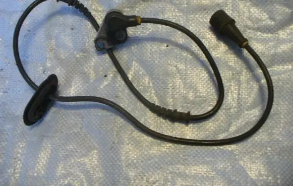 Mercedes-Benz E W124 ABS brake wheel speed sensor 0265001110