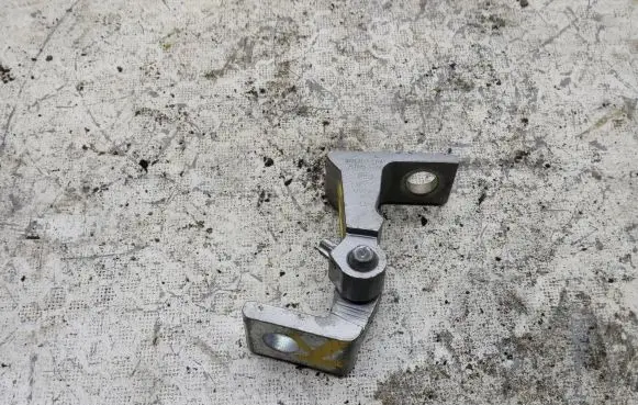 Volkswagen Golf Sportsvan Front door upper hinge 8K0831401P A046574
