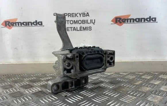 Volkswagen PASSAT B8 Engine mount bracket 5Q0199262BH