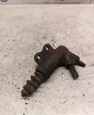 Clutch slave cylinder