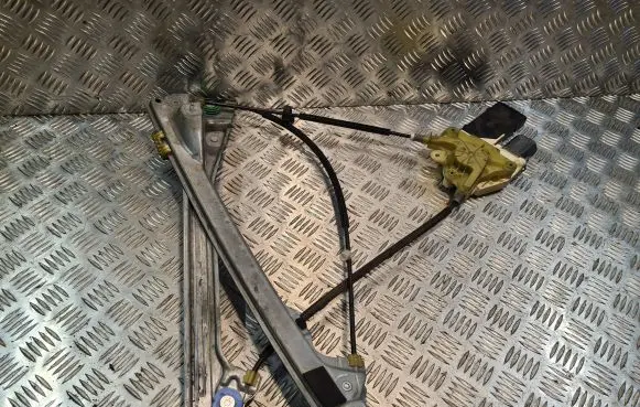 Renault Laguna III Front door electric window regulator 807310002R 5556210202