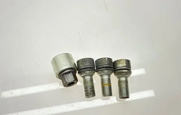 Nuts/bolts
