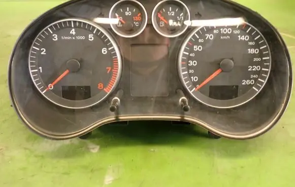 Audi A4 S4 B5 8D Speedometer (instrument cluster)