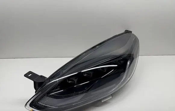 Ford Fiesta Headlight/headlamp H1BB13E015CD