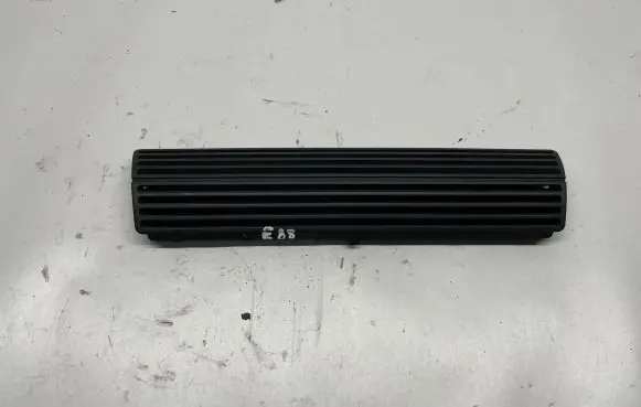 BMW 1 E82 E88 Quarter panel pressure vent 6963411