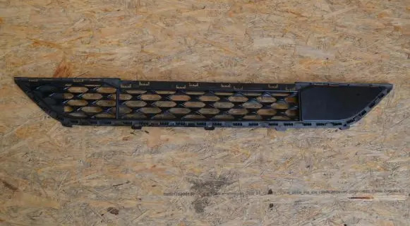 Hyundai Tucson TL Front bumper lower grill 86561-75D10