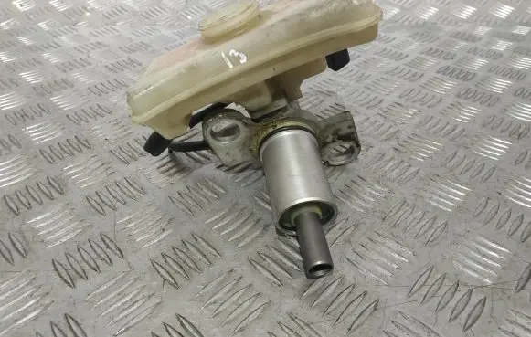 Master brake cylinder