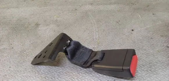 Peugeot 208 I Rear seatbelt buckle 