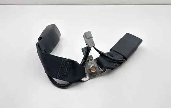 Toyota Yaris Middle seatbelt buckle (rear) 07688