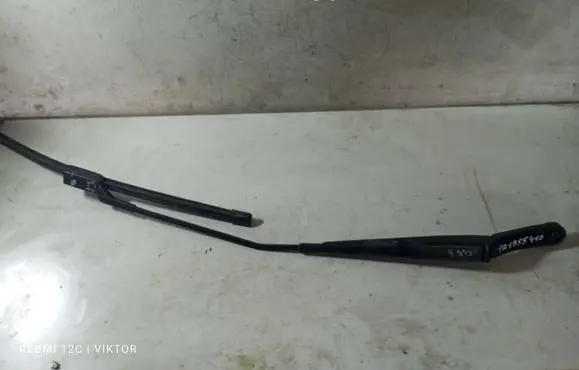 Volkswagen Golf V Front wiper blade arm 1Q1955410