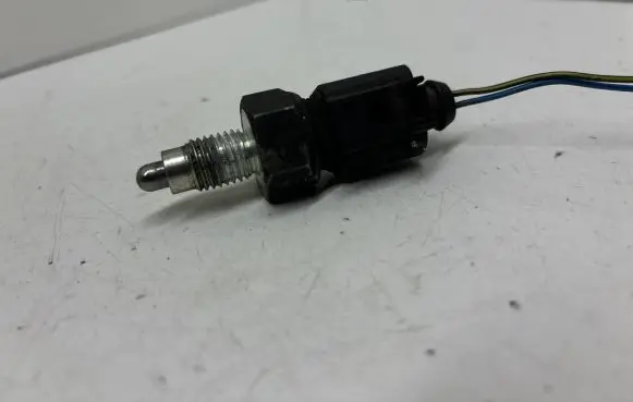 Skoda Octavia Mk2 (1Z) Reversing light switch sensor 02K945415C