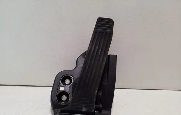 Toyota bZ4X Accelerator throttle pedal 7811042090 2701007021