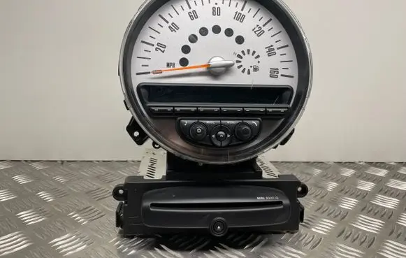 Radio/CD/DVD/GPS head unit