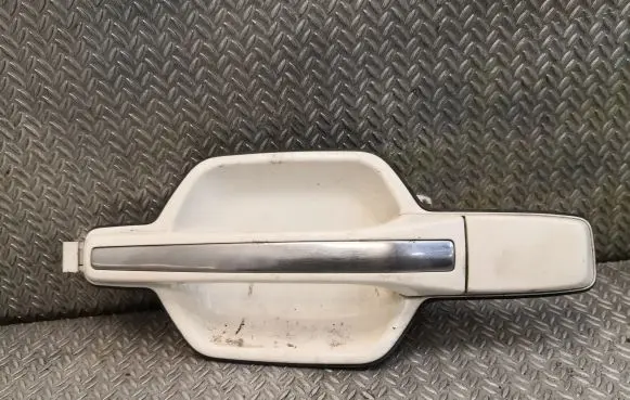 Mitsubishi Pajero Front door exterior handle