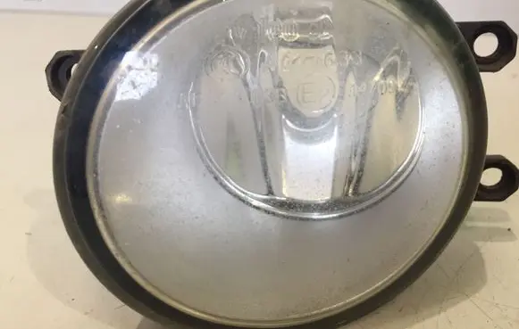 Toyota Avensis T270 Front fog light 812200D042 89207411 89210657