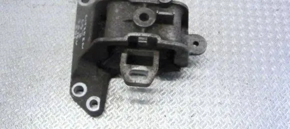Citroen C5 Engine mounting bracket
