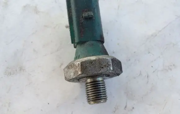 Volkswagen Scirocco Fuel pressure sensor 036919681C