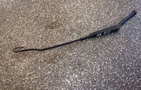 Audi A4 S4 B5 8D Front wiper blade arm 8D1955407A