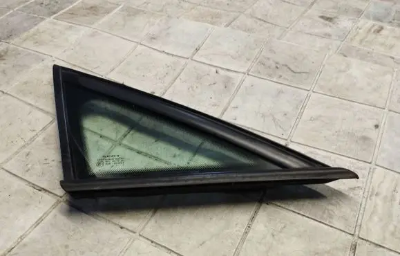 Seat Altea XL Front door vent window glass four-door 43R001057