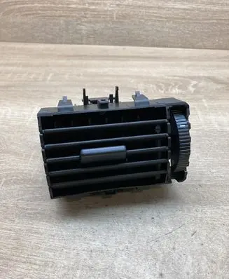 Skoda Octavia Mk1 (1U) Dashboard side air vent grill/cover trim 1U1819701