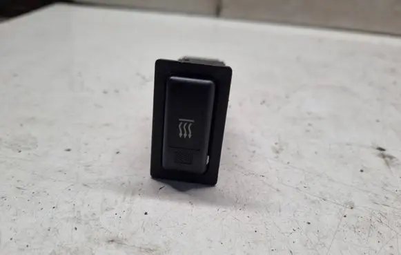 Toyota Avensis T250 Windscreen/window heater switch 153261