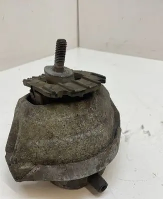 BMW 5 E60 E61 Engine mount bracket 6769874